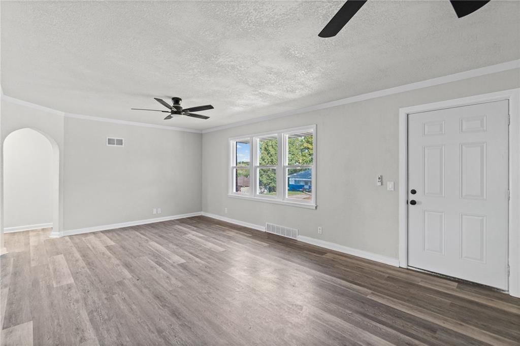 Photo 5 of 28 - 4311 Yecker Avenue, Kansas City, KS 66104