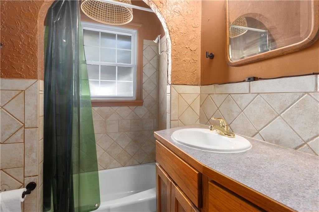 1715 Harvard Avenue, Independence, MO: listing photo 3