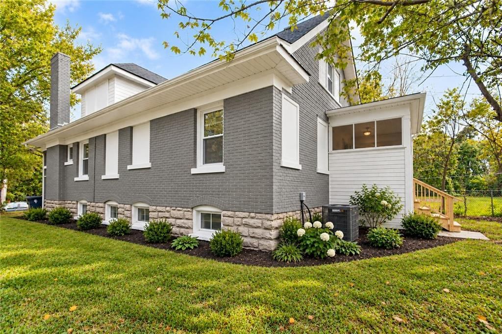 Photo 9 of 26 - 3238 Wabash Avenue, Kansas City, MO 64109