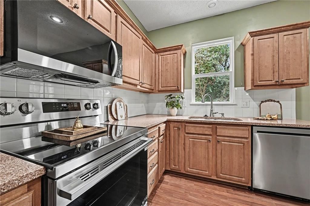 Photo 11 of 27 - 7313 McCoy Street, Shawnee, KS 66227