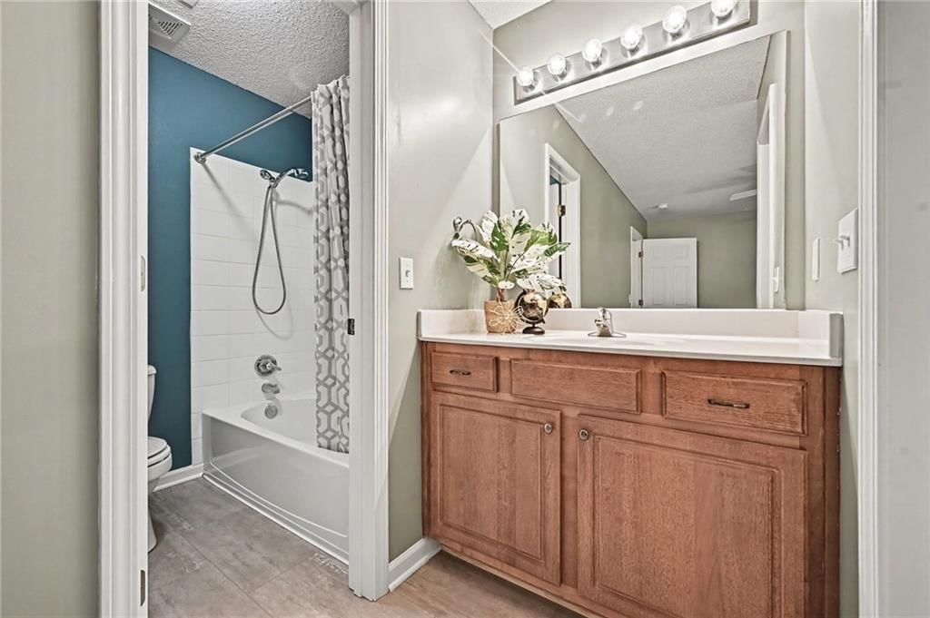 Photo 13 of 27 - 7313 McCoy Street, Shawnee, KS 66227