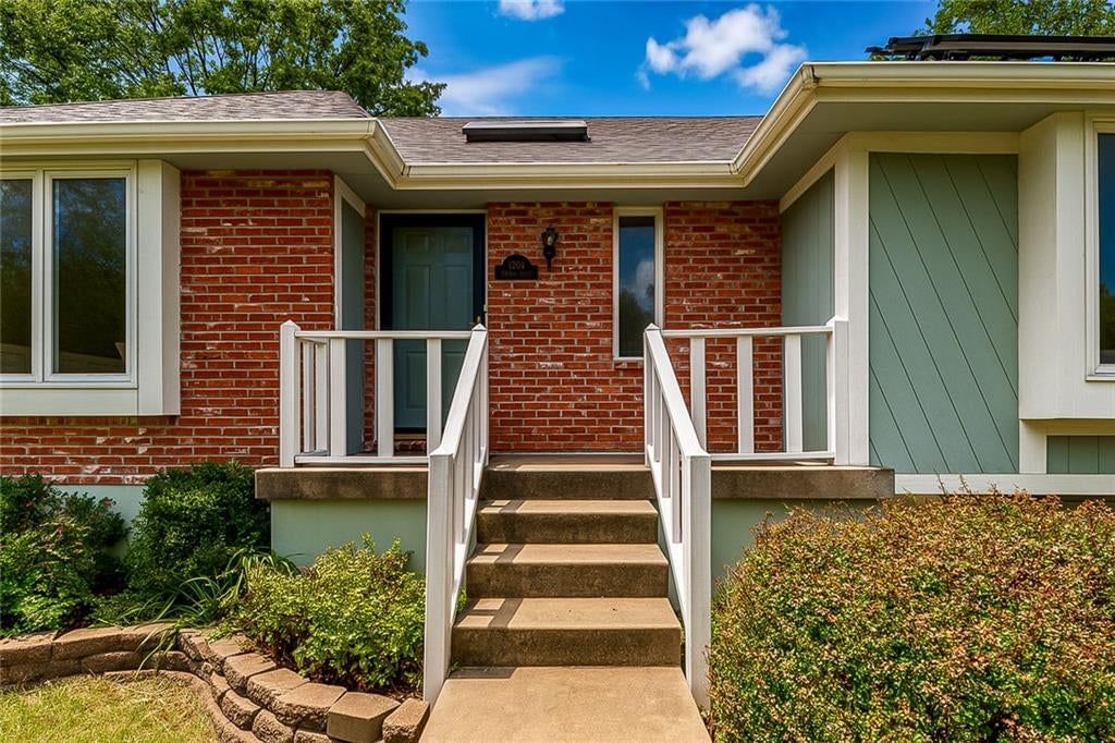 1204 SE 6th Street, Lee's Summit, MO: listing photo 2