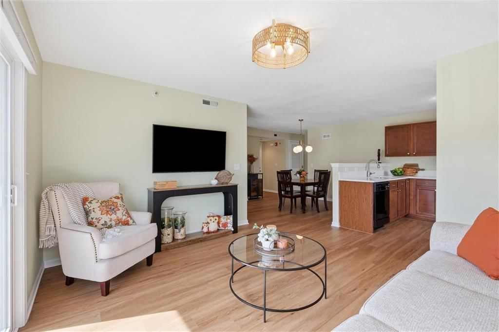 Open floor plan at 5610 NE 80th Terrace #2B, Kansas City, MO 64119