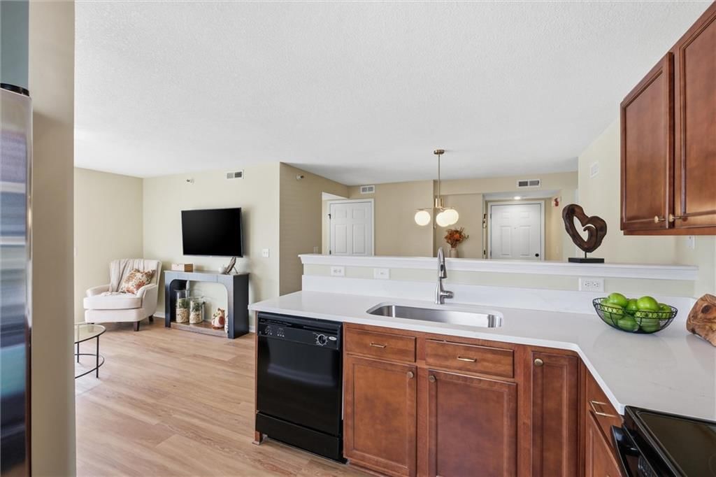 Photo 9 of 18 - 5610 NE 80th Terrace #2B, Kansas City, MO 64119