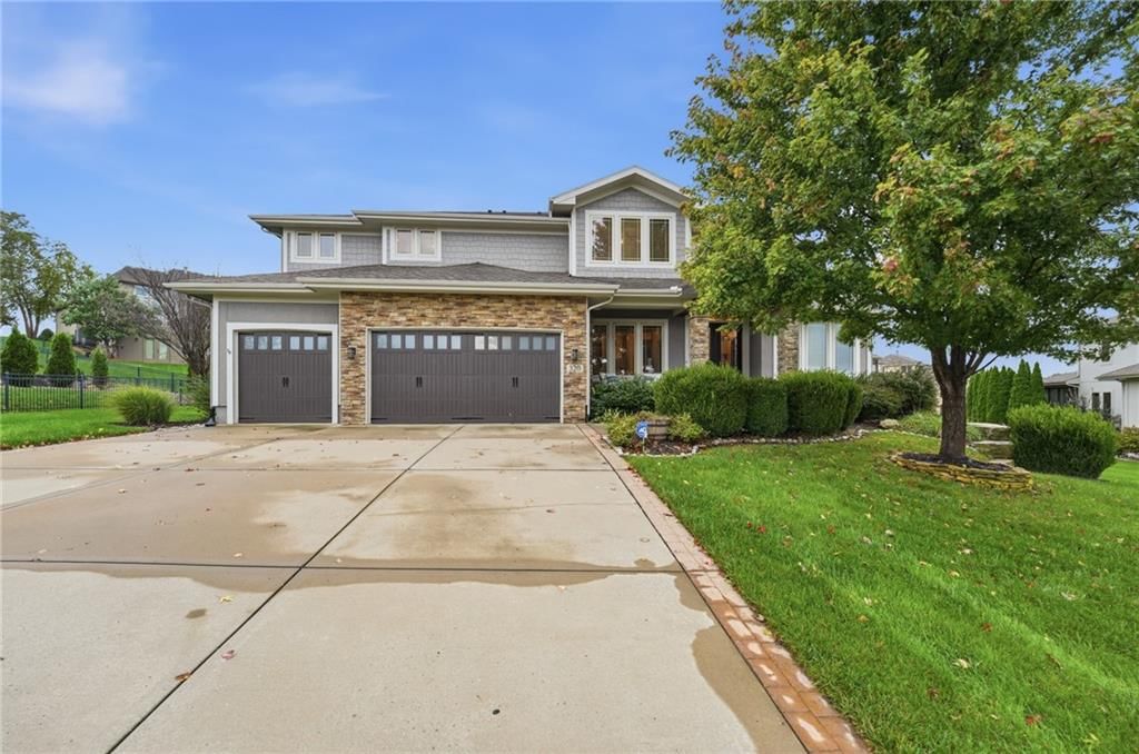 320 NW Thoreau Circle, Lee's Summit, MO