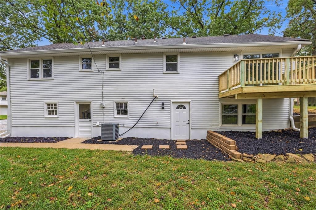 Photo 30 of 33 - 5008 Spring Street, Kansas City, MO 64133