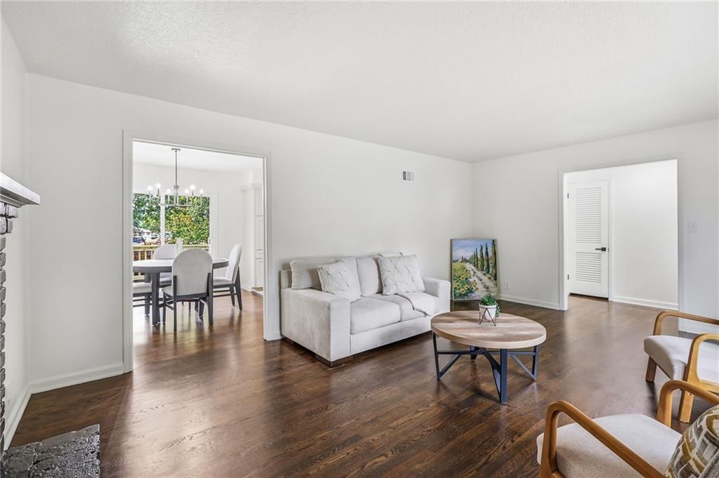 Photo 5 of 33 - 5008 Spring Street, Kansas City, MO 64133