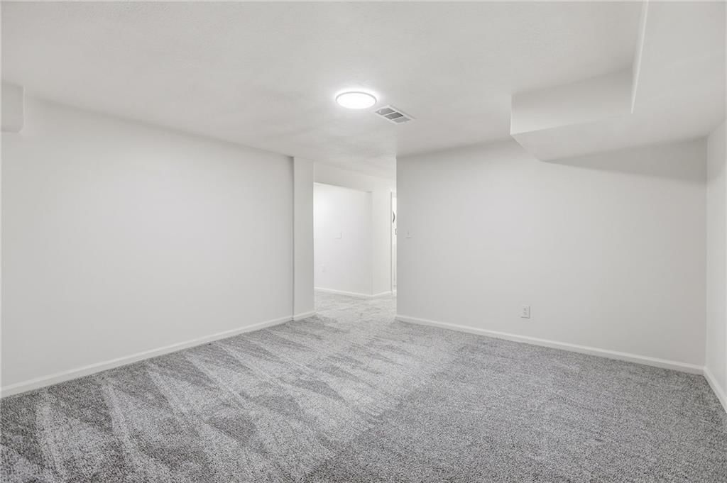 Photo 26 of 33 - 5008 Spring Street, Kansas City, MO 64133