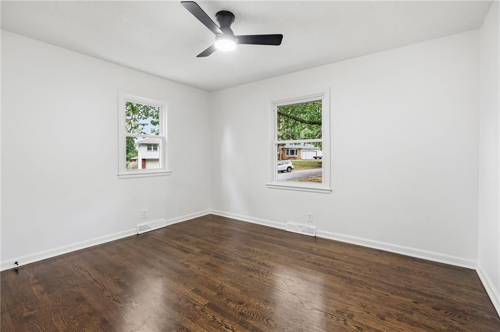 Photo 20 of 33 - 5008 Spring Street, Kansas City, MO 64133
