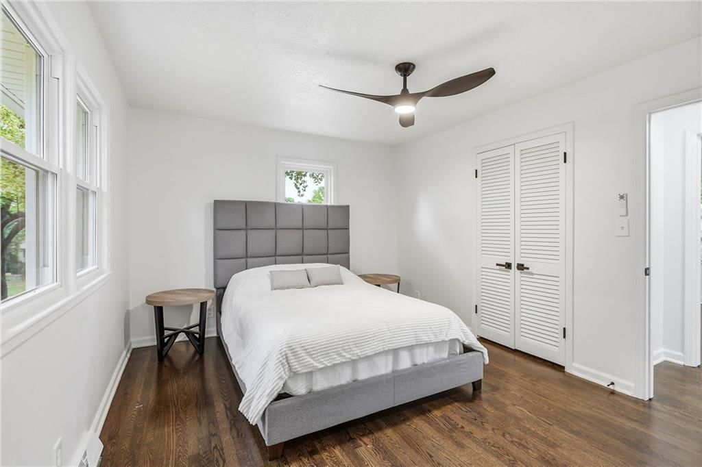 Photo 17 of 33 - 5008 Spring Street, Kansas City, MO 64133