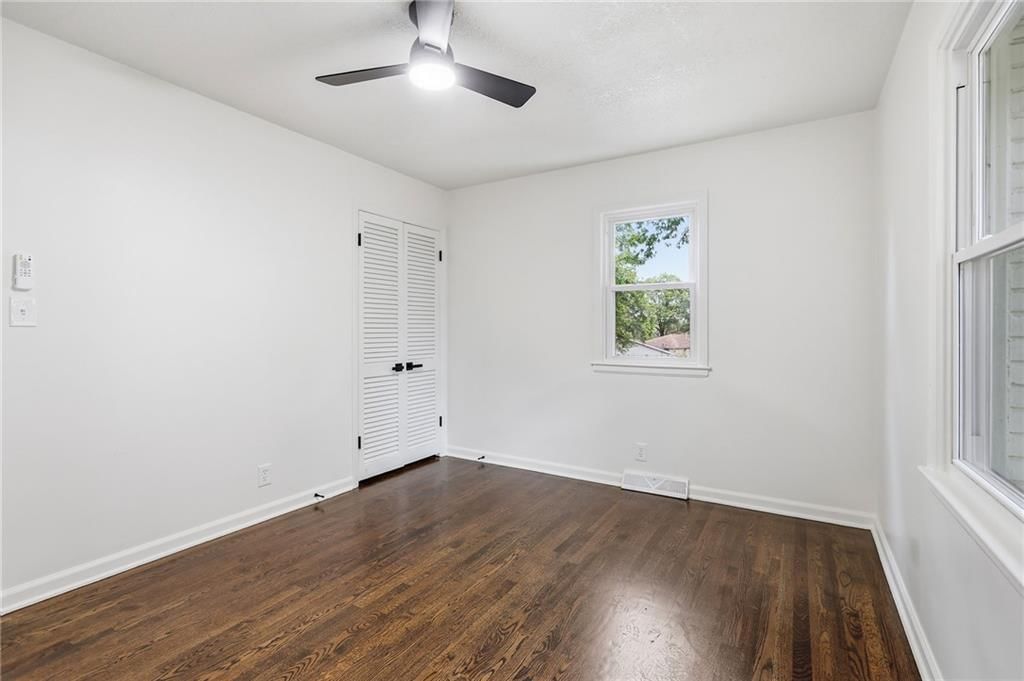 Photo 21 of 33 - 5008 Spring Street, Kansas City, MO 64133