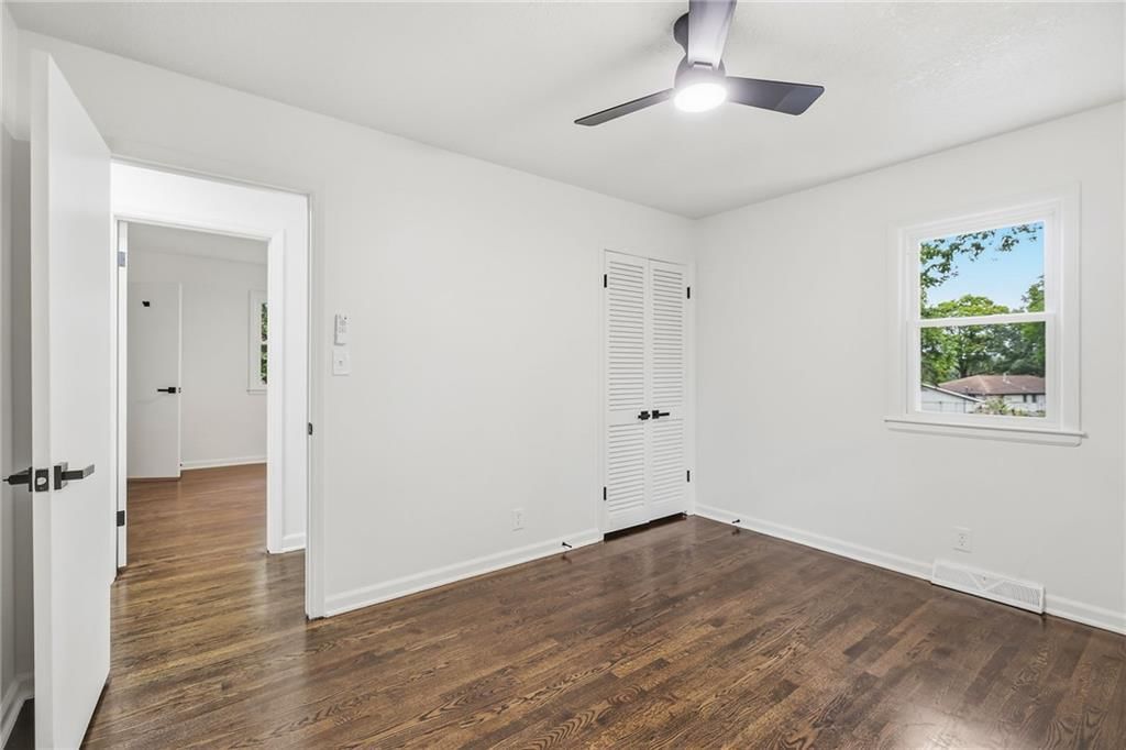 Photo 15 of 33 - 5008 Spring Street, Kansas City, MO 64133