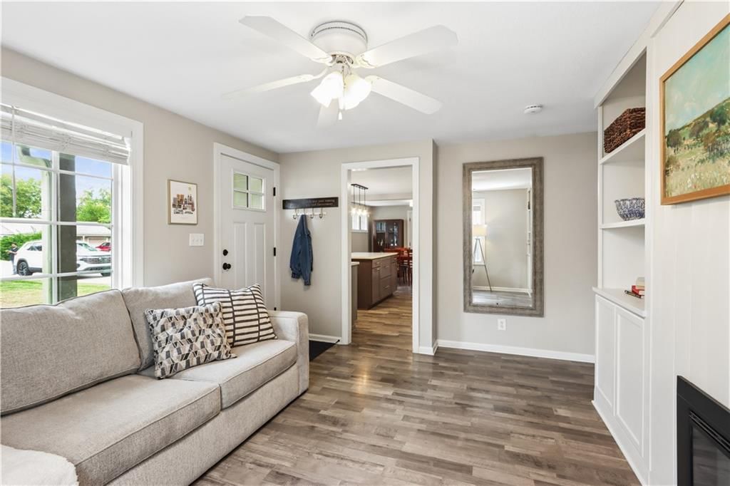 10921 W 64th Terrace, Shawnee, KS: listing photo 3