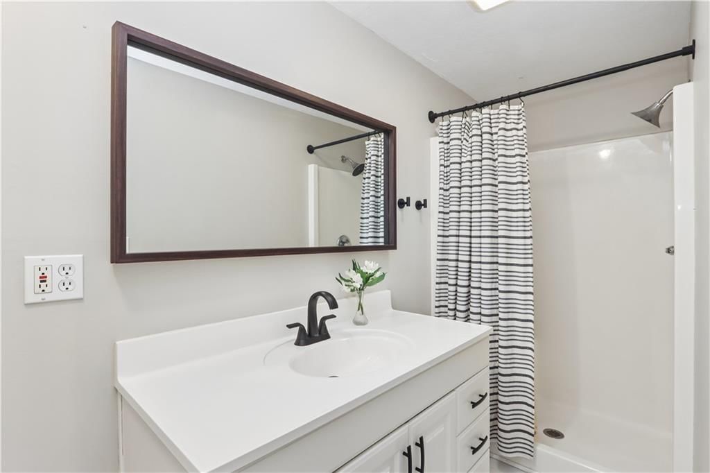 Photo 16 of 24 - 10921 W 64th Terrace, Shawnee, KS 66203