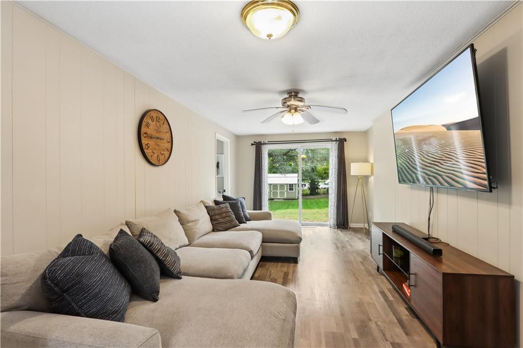 Photo 12 of 24 - 10921 W 64th Terrace, Shawnee, KS 66203