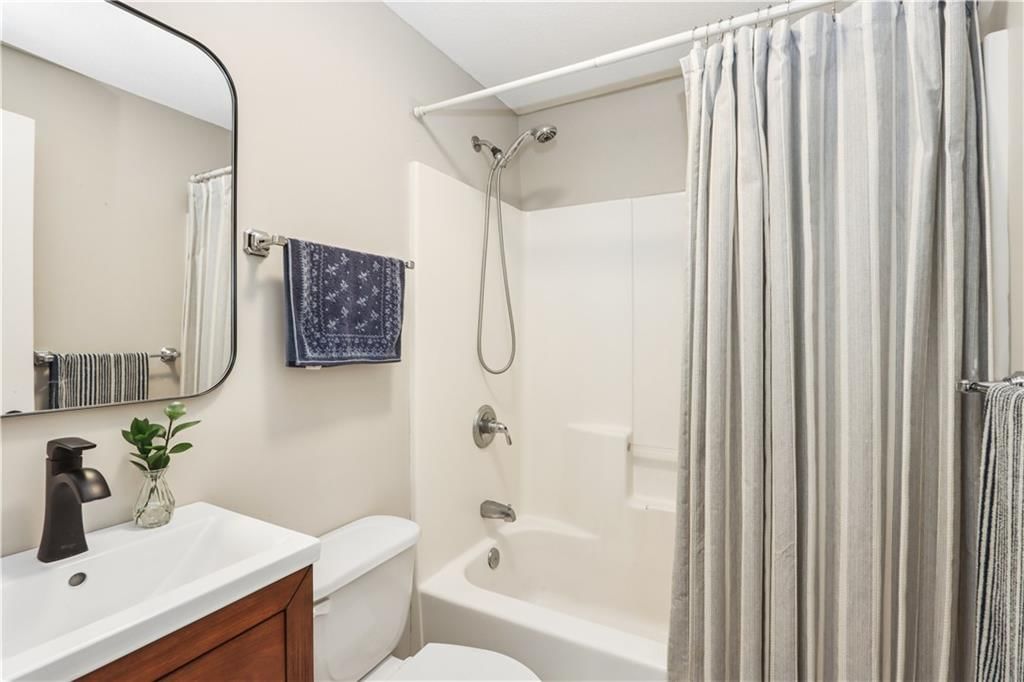 Photo 18 of 24 - 10921 W 64th Terrace, Shawnee, KS 66203