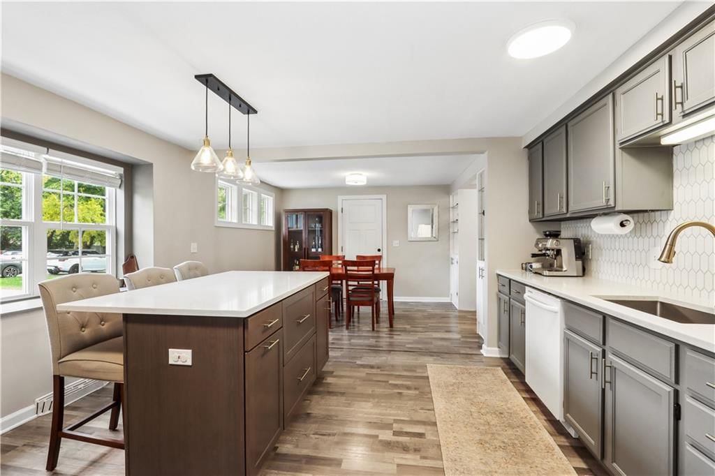 Photo 9 of 24 - 10921 W 64th Terrace, Shawnee, KS 66203