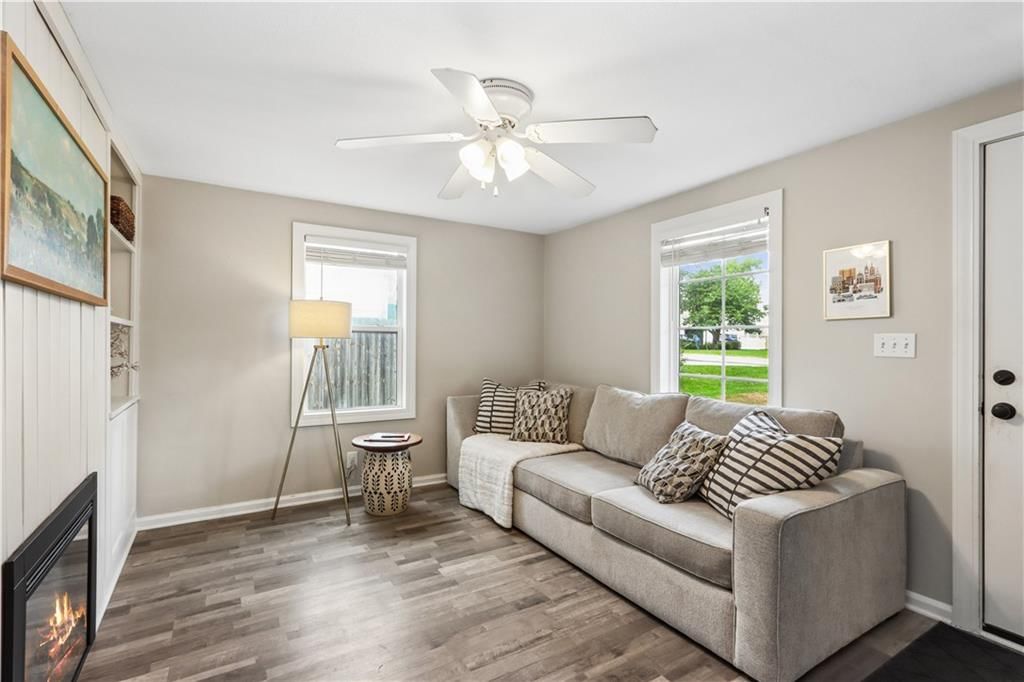 Photo 5 of 24 - 10921 W 64th Terrace, Shawnee, KS 66203