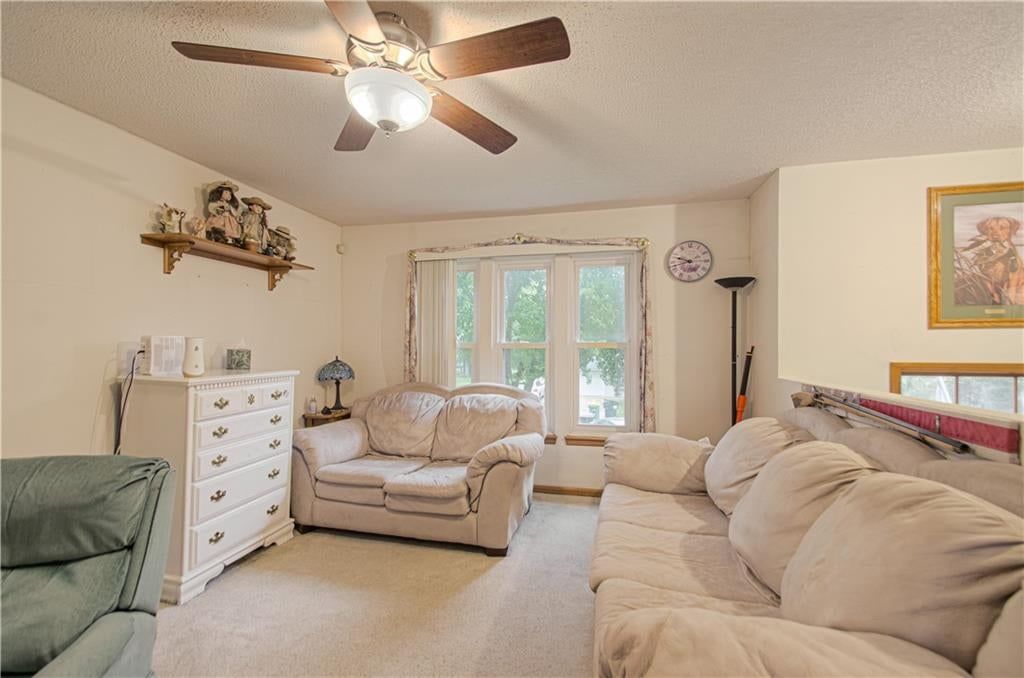 Photo 5 of 23 - 612 E 3rd Street, Edgerton, KS 66021