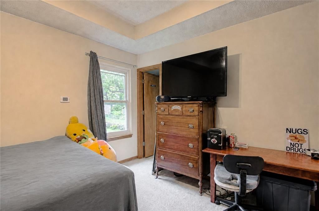 Photo 10 of 23 - 612 E 3rd Street, Edgerton, KS 66021