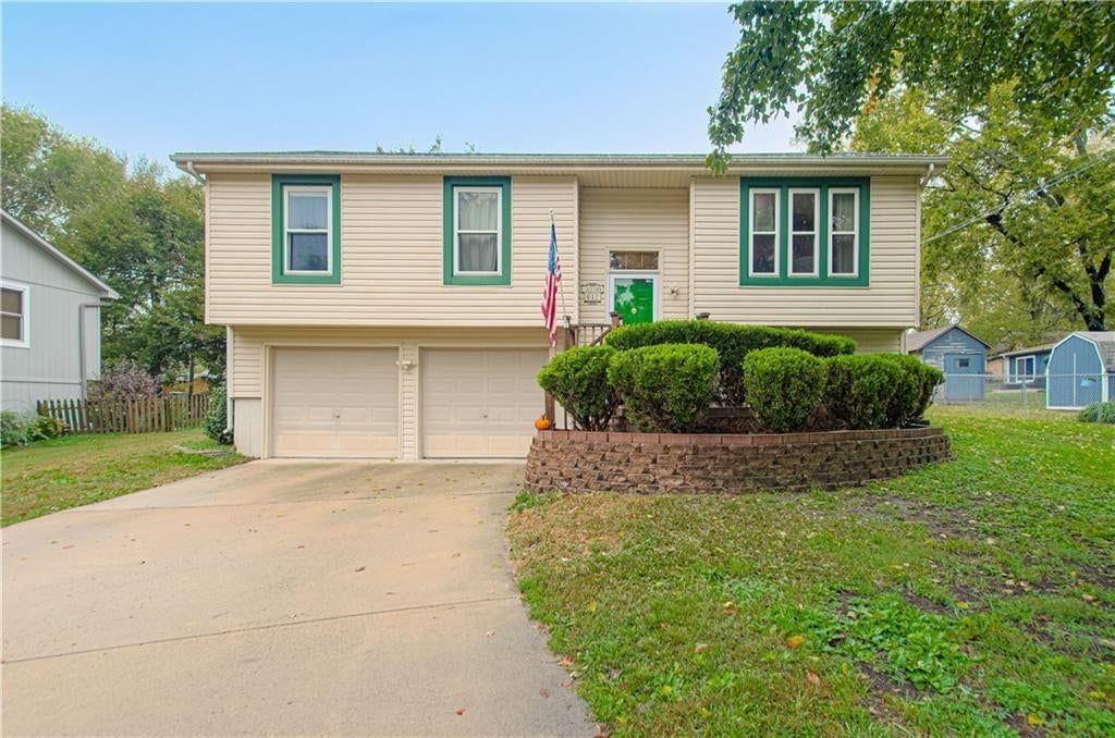 612 E 3rd Street, Edgerton, KS: listing photo 3