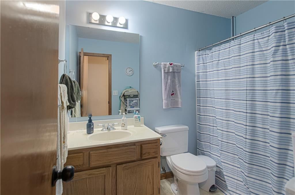 Photo 16 of 23 - 612 E 3rd Street, Edgerton, KS 66021