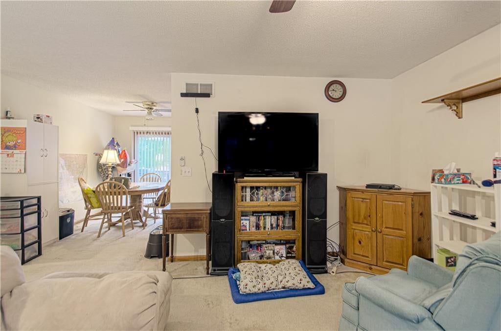 Photo 6 of 23 - 612 E 3rd Street, Edgerton, KS 66021