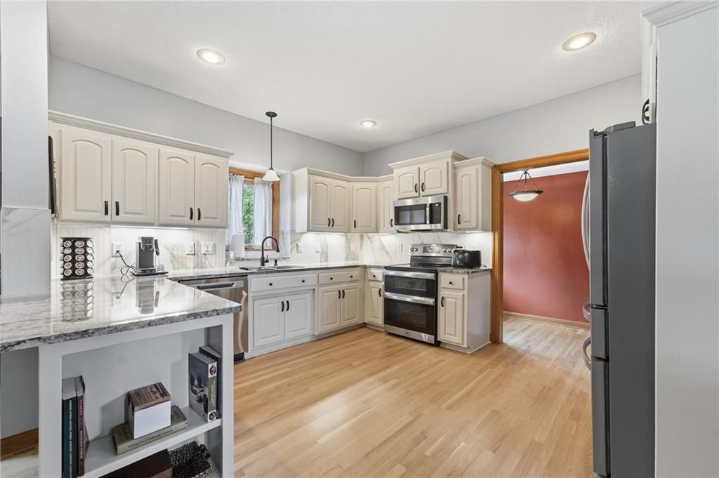Photo 11 of 60 - 4022 SW Flintrock Drive