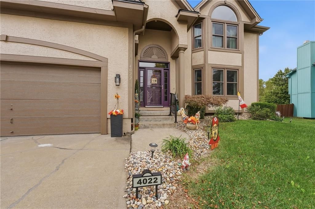 4022 SW Flintrock Drive, Lee's Summit, MO: listing photo 3