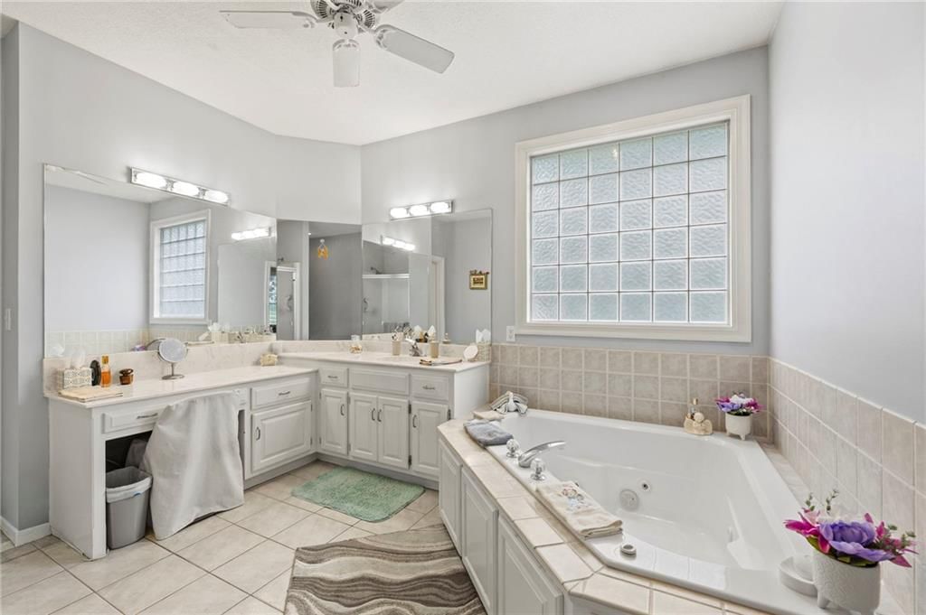 Double vanity at 29483 Masters Court, Louisburg, KS 66053