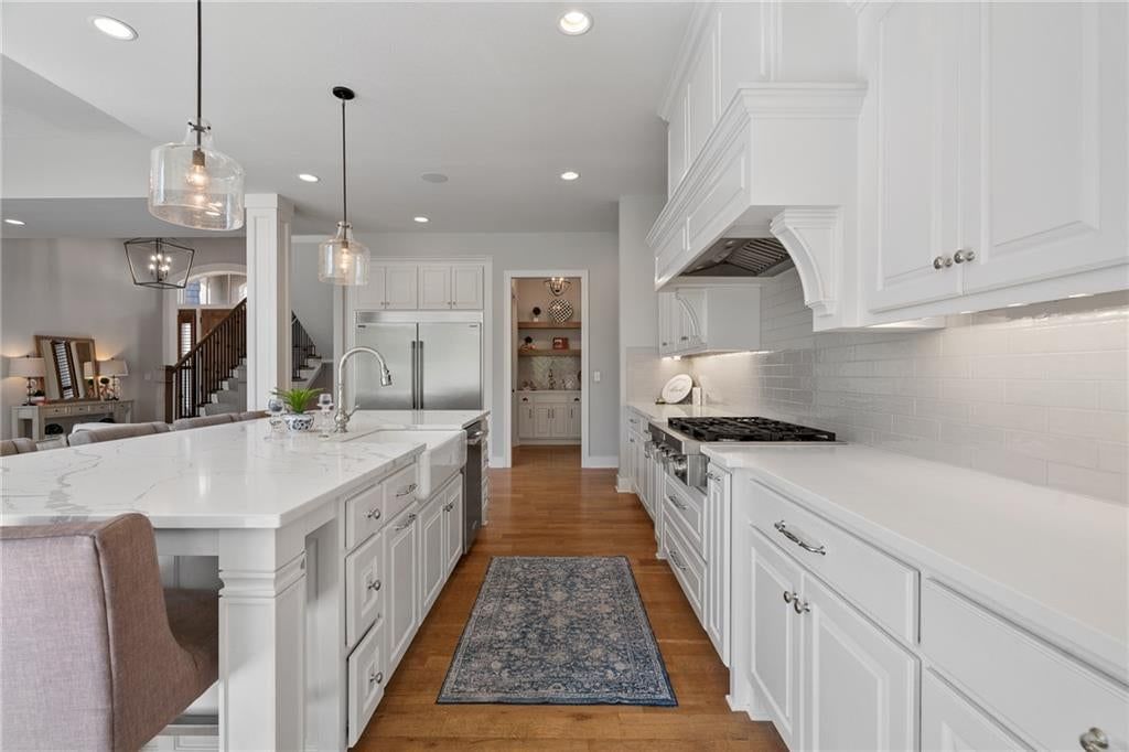 Photo 11 of 53 - 2181 W 89th Place, Leawood, KS 66206