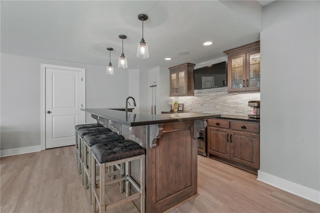 Wet bar at 2181 W 89th Place, Leawood, KS 66206