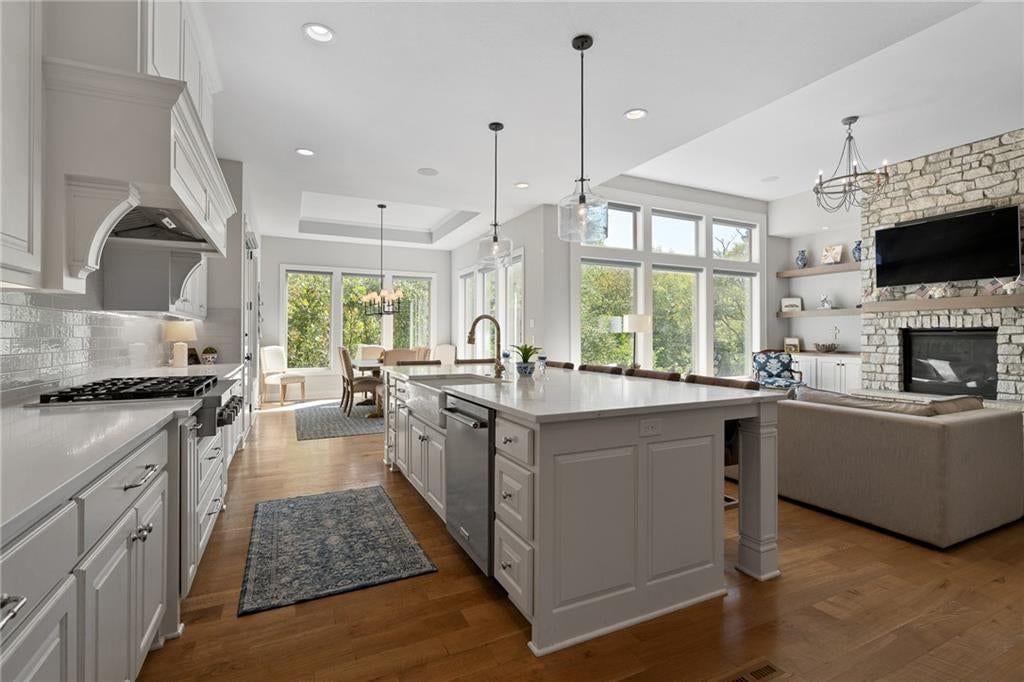 Photo 8 of 53 - 2181 W 89th Place, Leawood, KS 66206