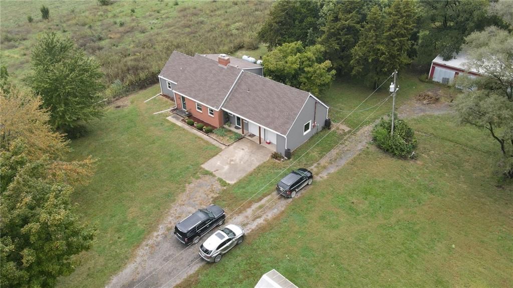 9700 W 319th Street, Louisburg, KS: listing photo 3