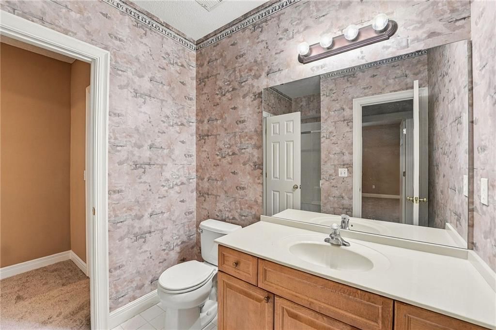 Photo 32 of 40 - 13408 Summit Court, Kansas City, MO 64145