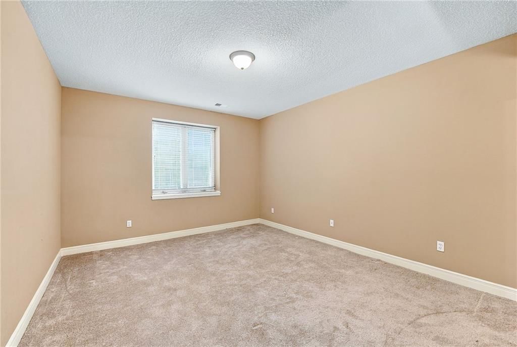 Photo 34 of 40 - 13408 Summit Court, Kansas City, MO 64145