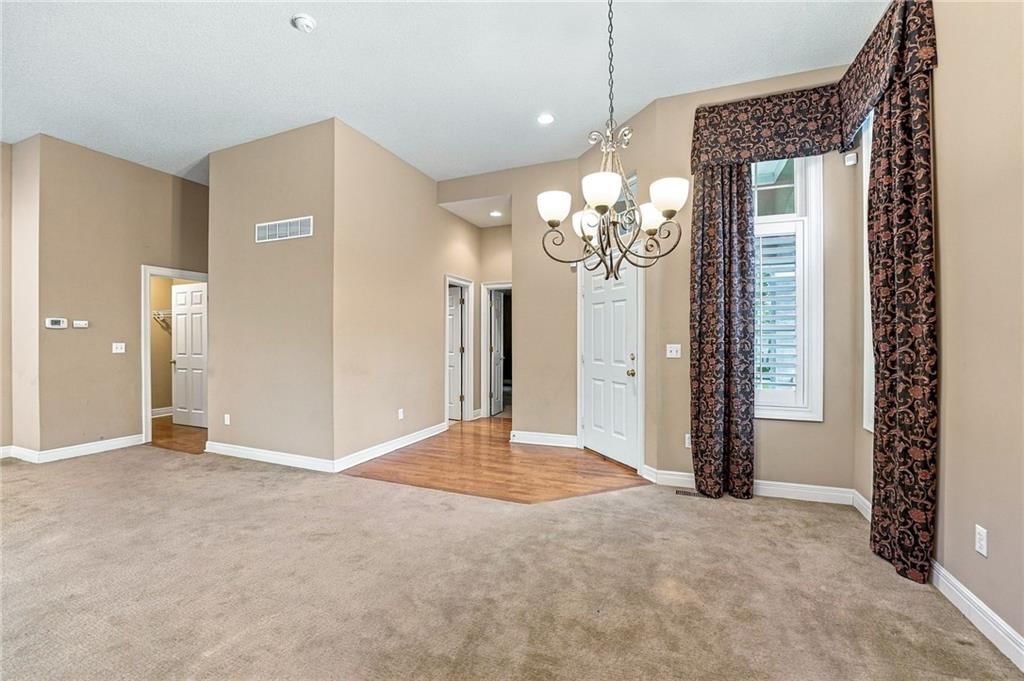 Photo 9 of 40 - 13408 Summit Court, Kansas City, MO 64145