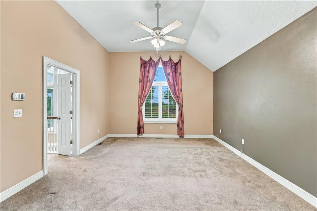 Photo 26 of 40 - 13408 Summit Court, Kansas City, MO 64145