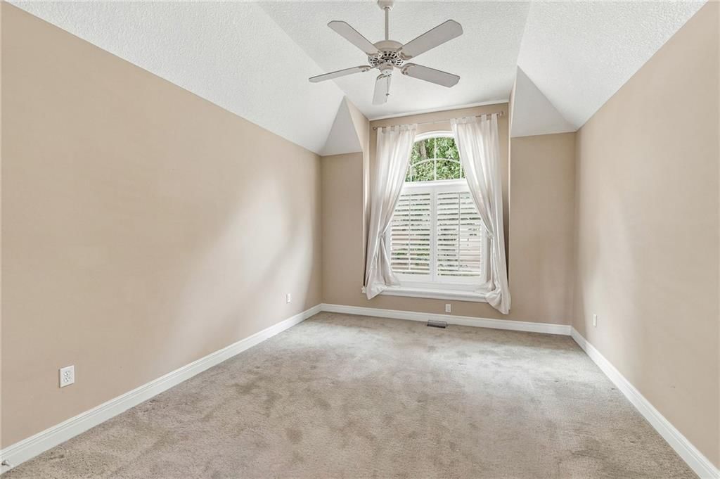 Photo 22 of 40 - 13408 Summit Court, Kansas City, MO 64145