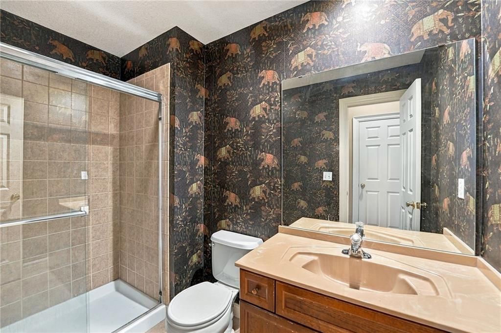 Photo 21 of 40 - 13408 Summit Court, Kansas City, MO 64145