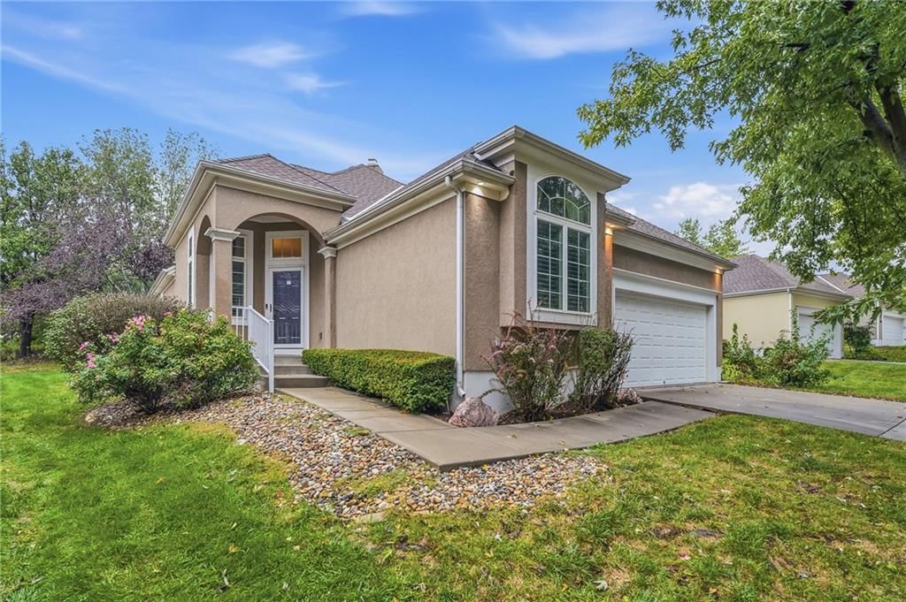 13408 Summit Court, Kansas City, MO: listing photo 2