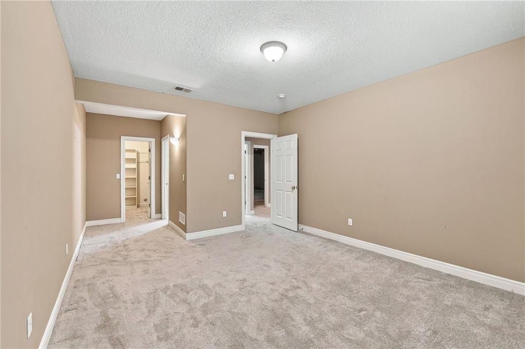 Photo 35 of 40 - 13408 Summit Court, Kansas City, MO 64145