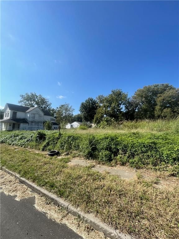 1647 Bristol Avenue, Kansas City, MO: listing photo 3