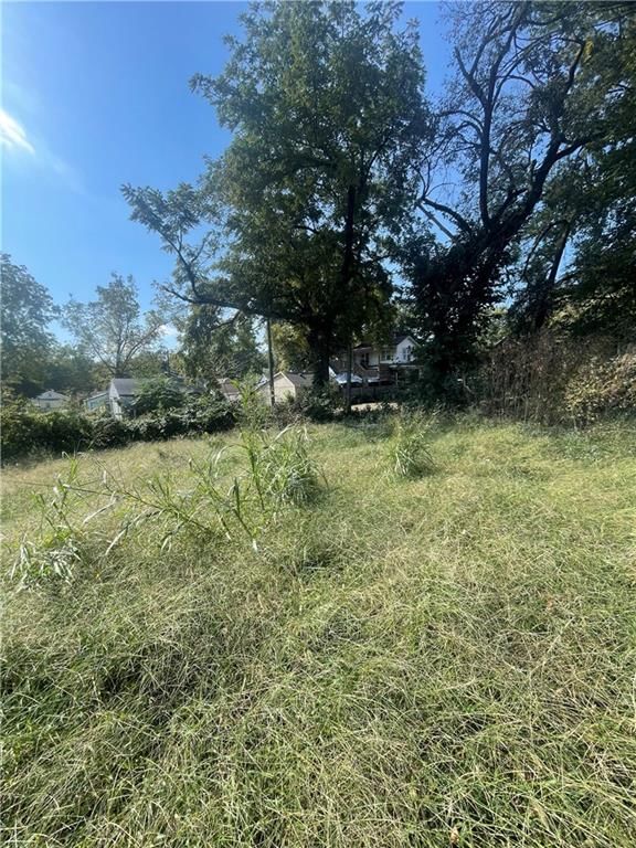 Photo 14 of 18 - 1647 Bristol Avenue