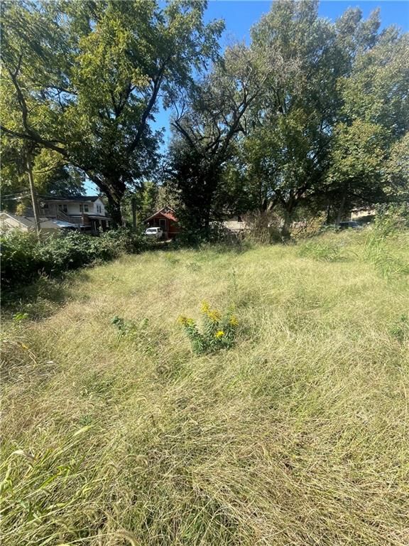 Photo 11 of 18 - 1647 Bristol Avenue