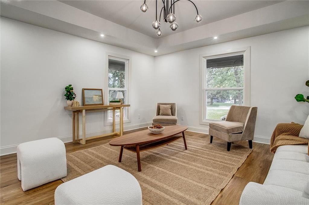 Tray ceiling at 24050 W 55th Street, Shawnee, KS 66226