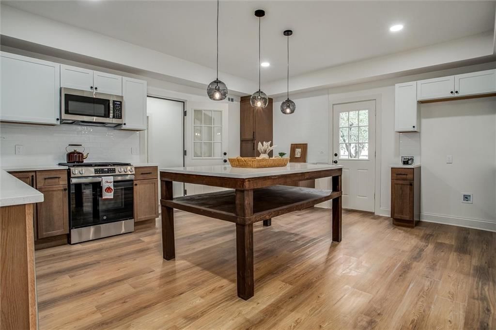Photo 7 of 30 - 24050 W 55th Street, Shawnee, KS 66226