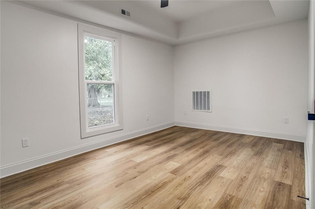 Photo 14 of 30 - 24050 W 55th Street, Shawnee, KS 66226