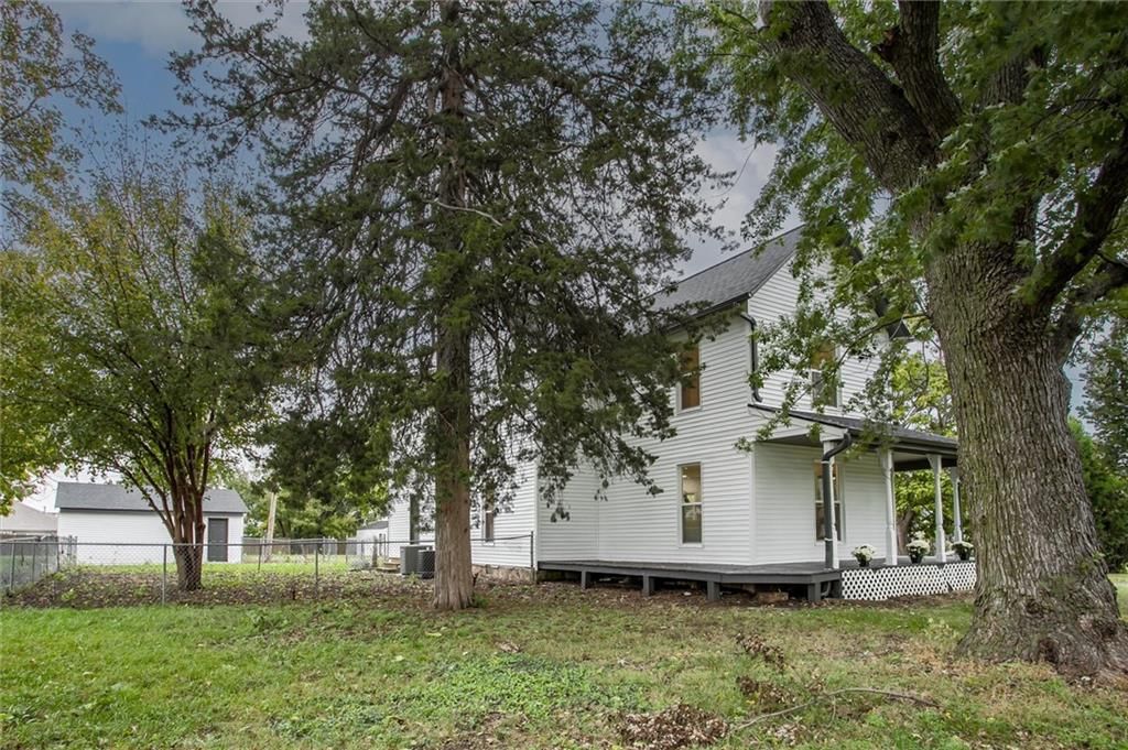 24050 W 55th Street, Shawnee, KS: listing photo 3