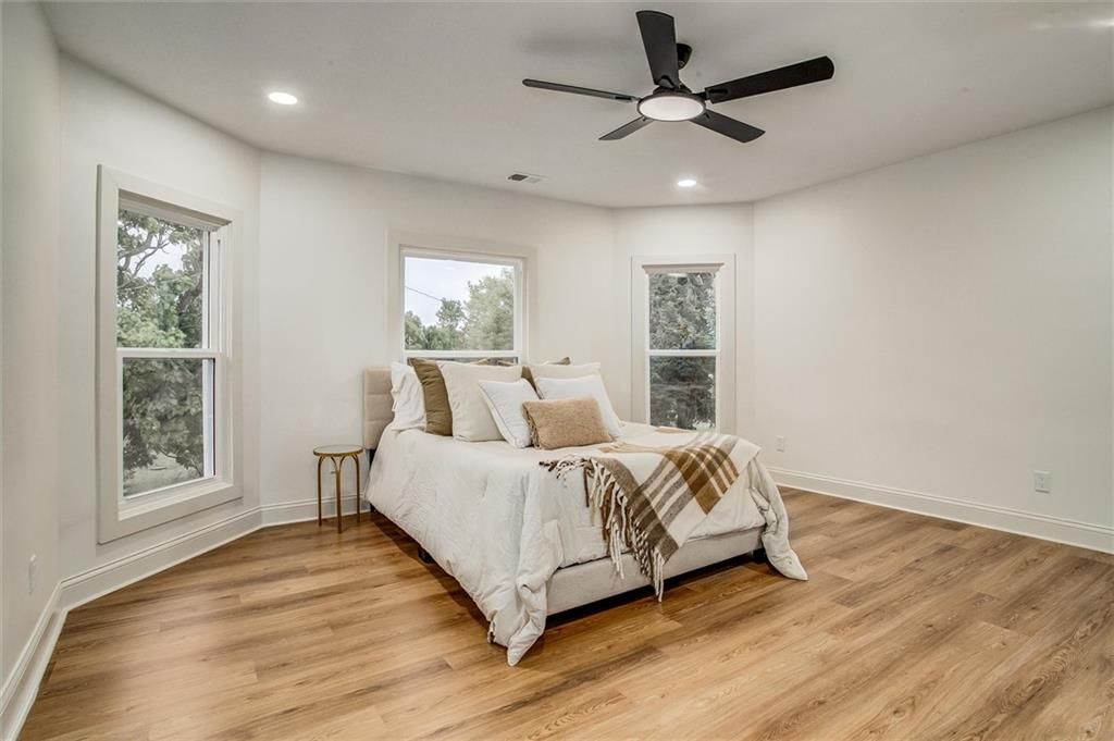 Photo 15 of 30 - 24050 W 55th Street, Shawnee, KS 66226
